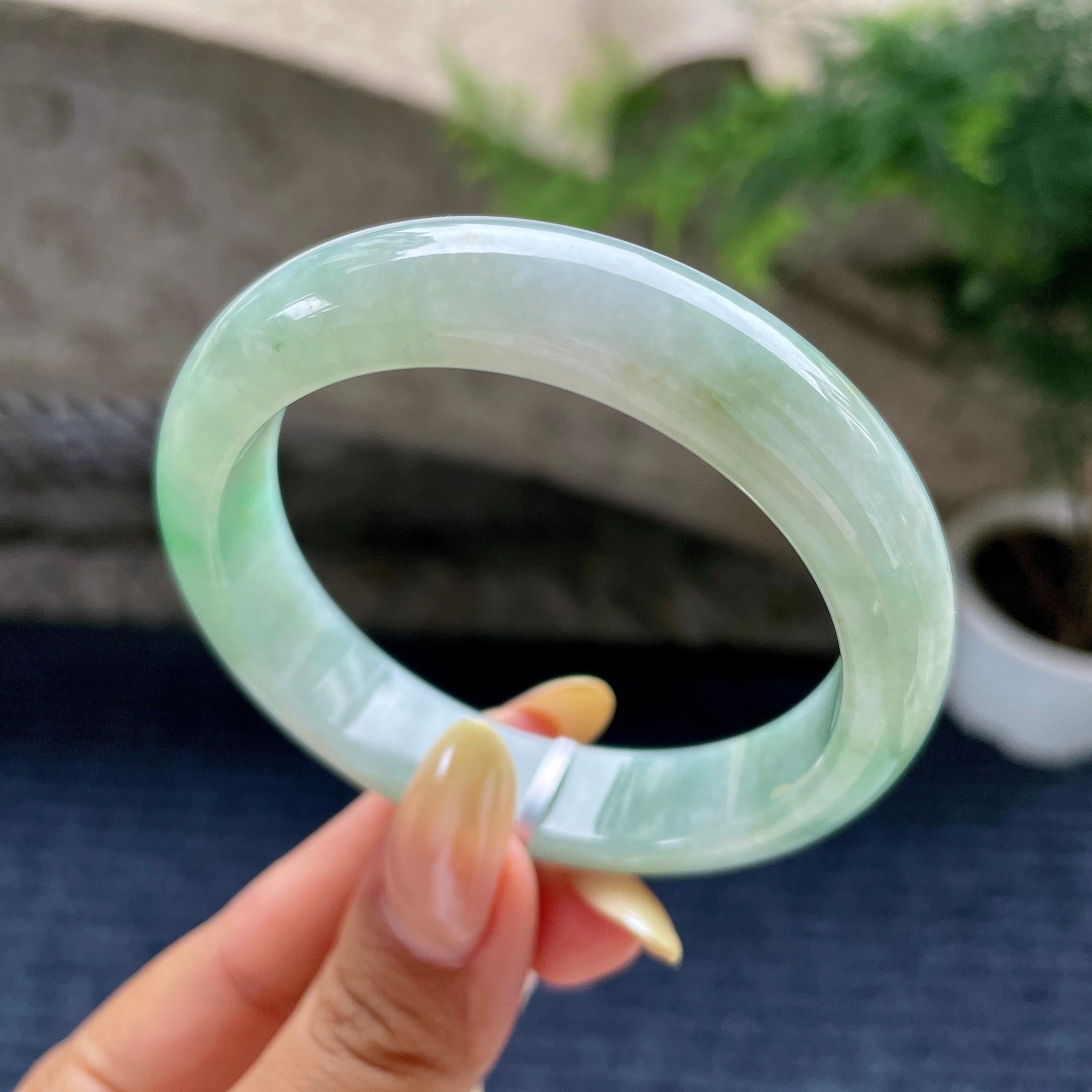 细糯种带底色飘绿花正圈平安镯54.6圈 天然缅甸A货翡翠（yc489149）