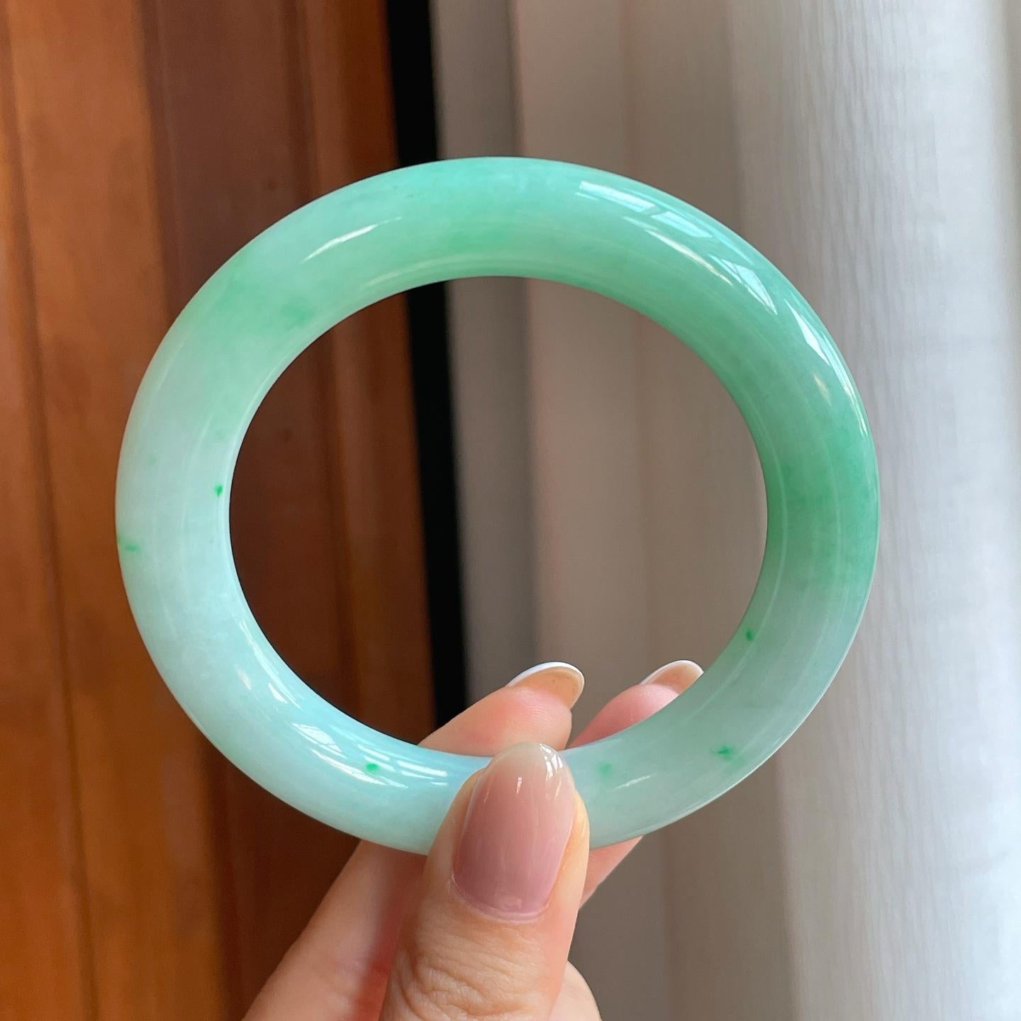 糯冰果绿翡翠圆条手镯（57mm)（yc373953）