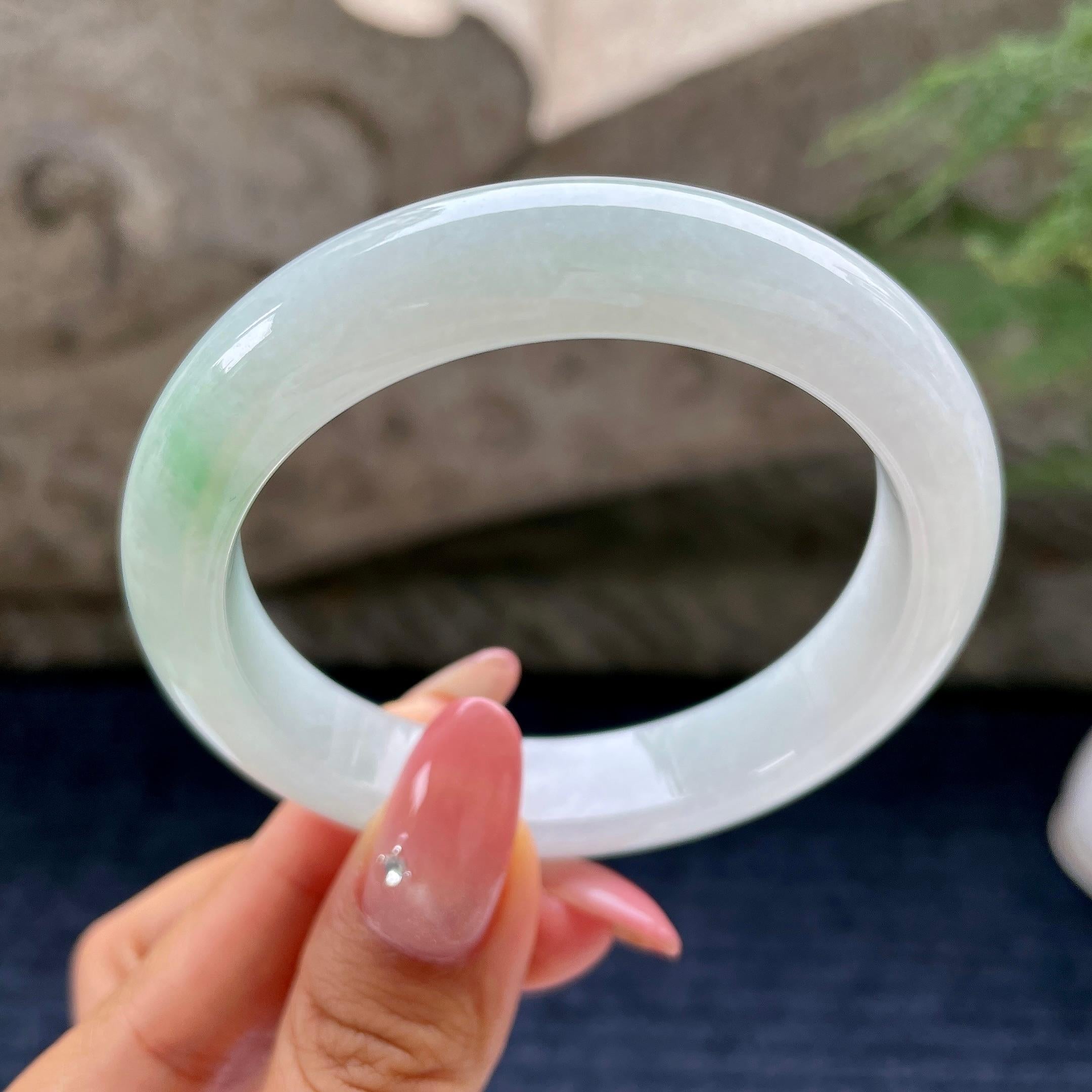 细糯种飘绿花翡翠正圈平安镯56.4圈         天然缅甸A货翡翠（yc433519）
