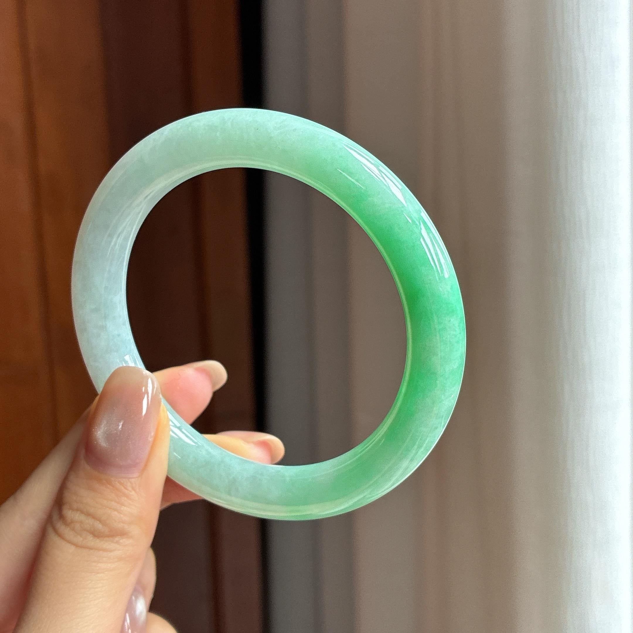 糯冰果绿翡翠圆条手镯 54圈（yc434866）