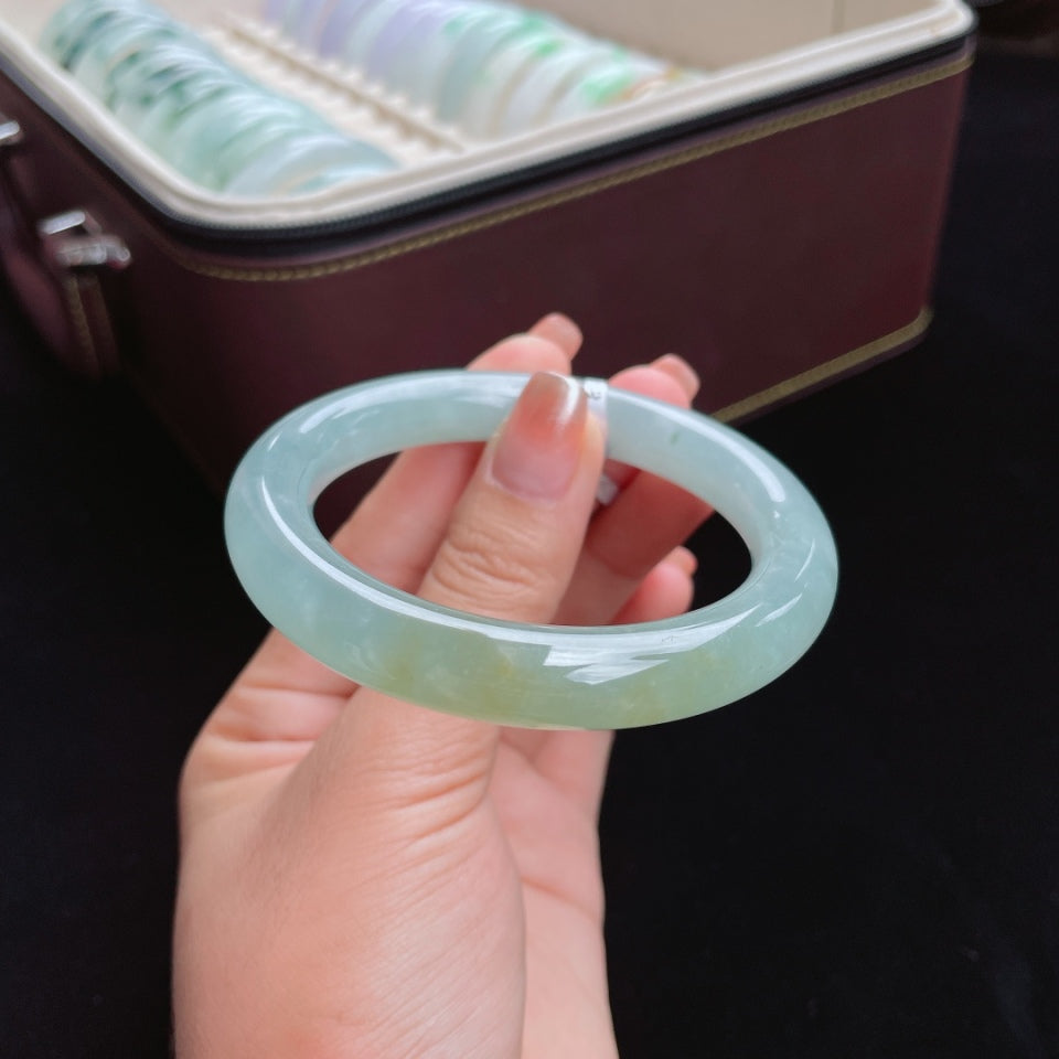 糯冰湖水蓝飘黄圆条翡翠手镯（55mm）（yc017383）