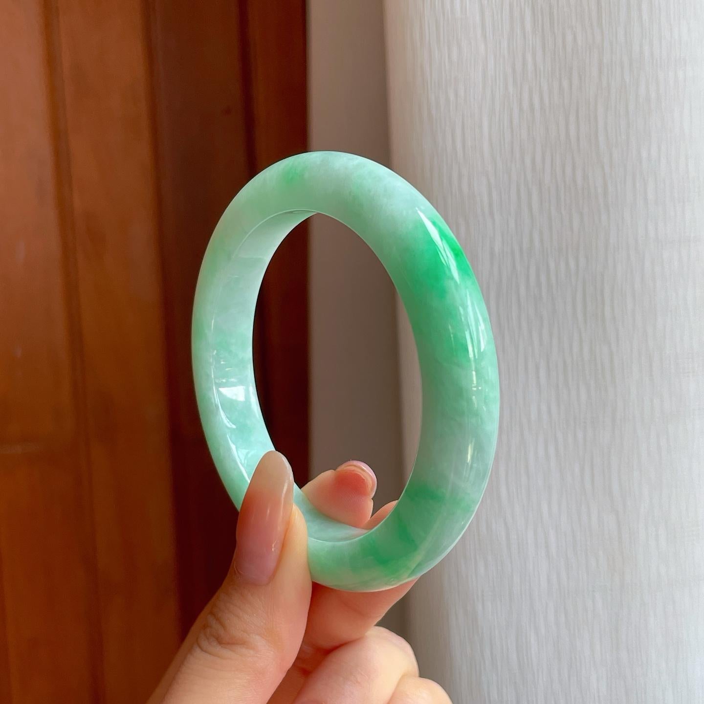 糯冰带色翡翠平安镯（55.6mm)（yc370377）