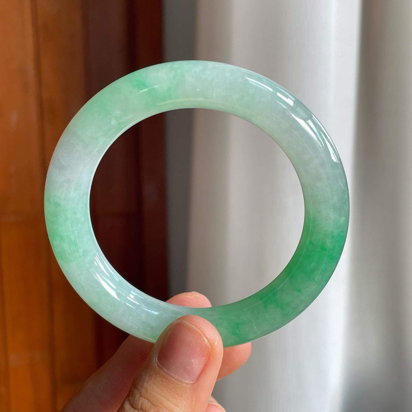 糯冰带色圆条翡翠手镯（54mm）（yc225097）