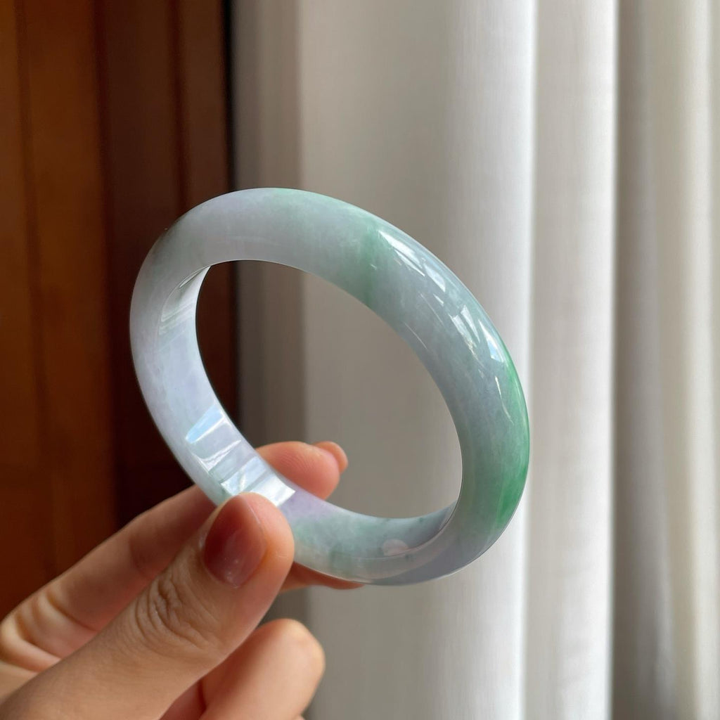 糯种飘花带色翡翠平安镯（56mm）（yc277397）