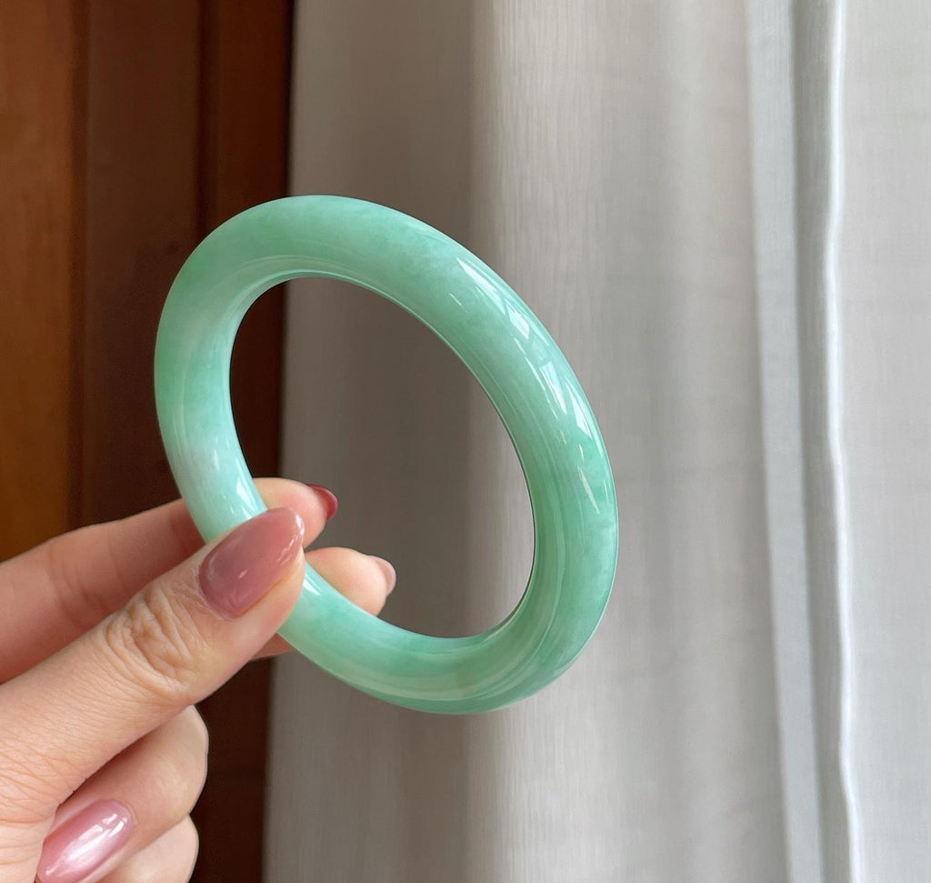 糯冰果绿翡翠圆条手镯（57mm）（yc296425）