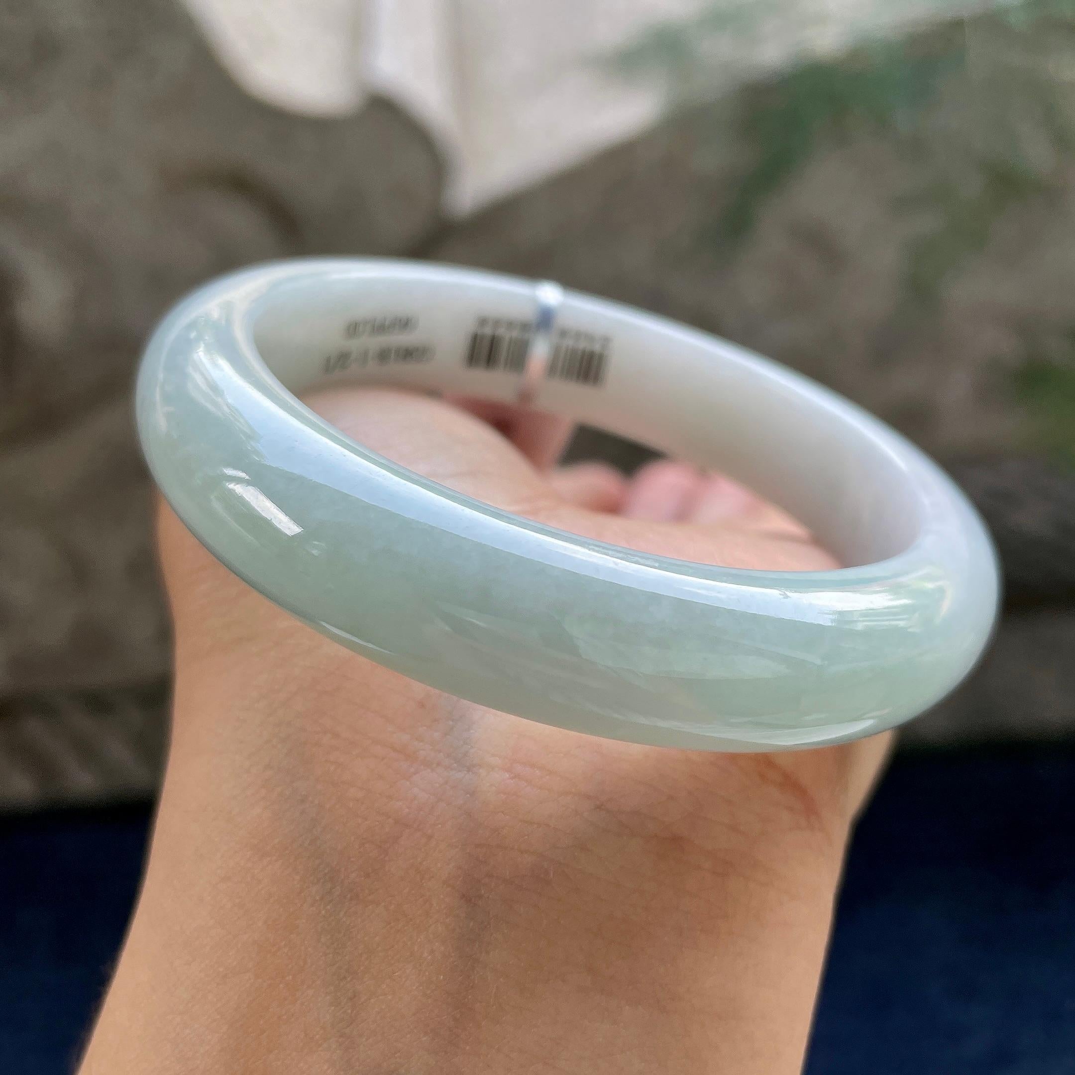 大圈口    细糯种淡晴底正圈平安镯58圈    天然缅甸A货翡翠（yc424797）