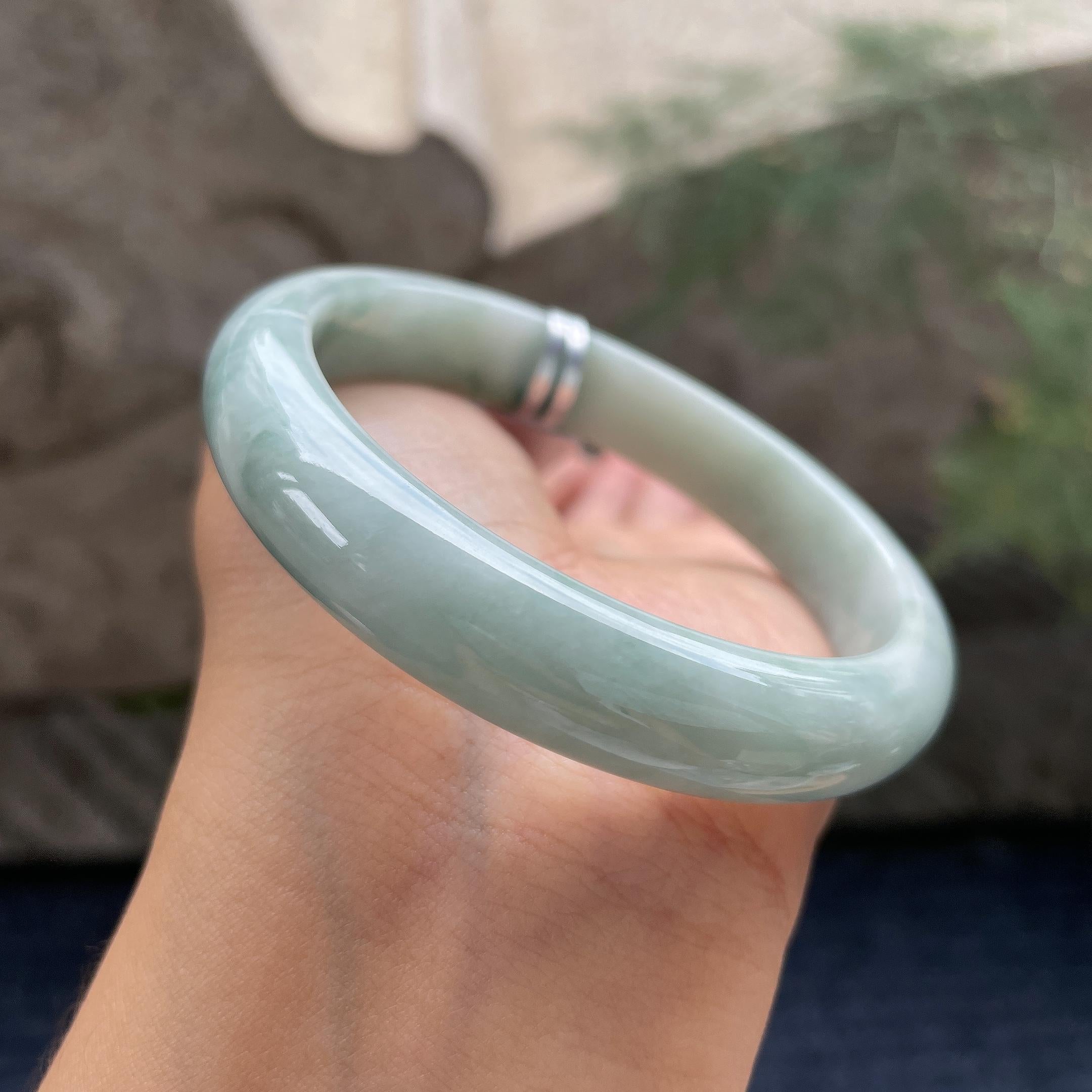 大圈口     细糯种飘花正圈平安镯60圈      天然缅甸A货翡翠（yc421236）
