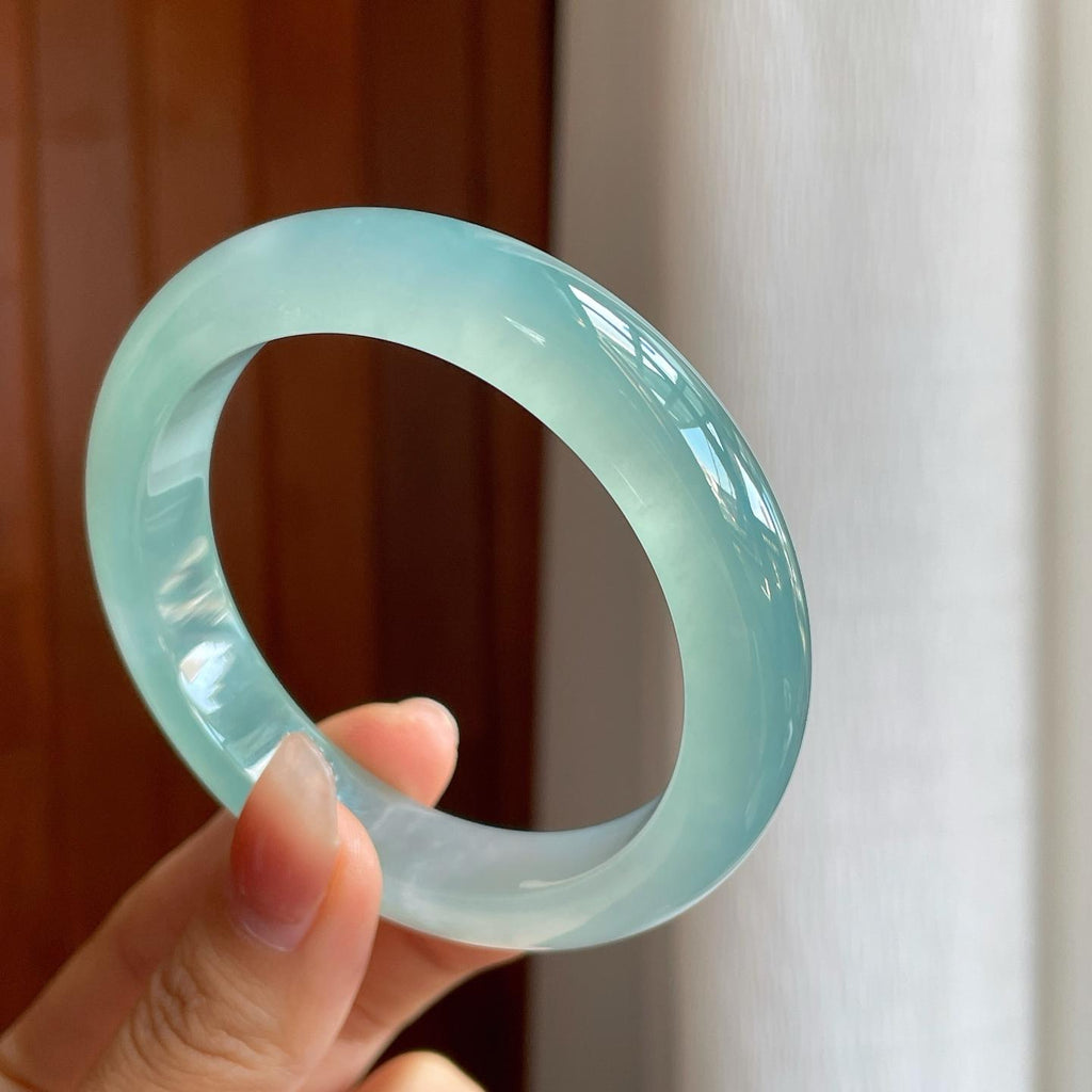 冰玻种蓝晴底翡翠平安镯（57.5mm）（yc329513）