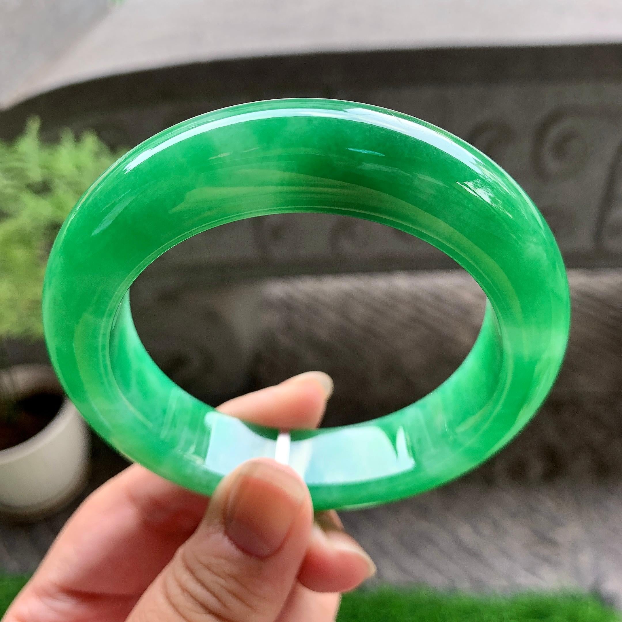 细糯种阳绿宽版轮胎手镯（59.3mm）（yc225046）