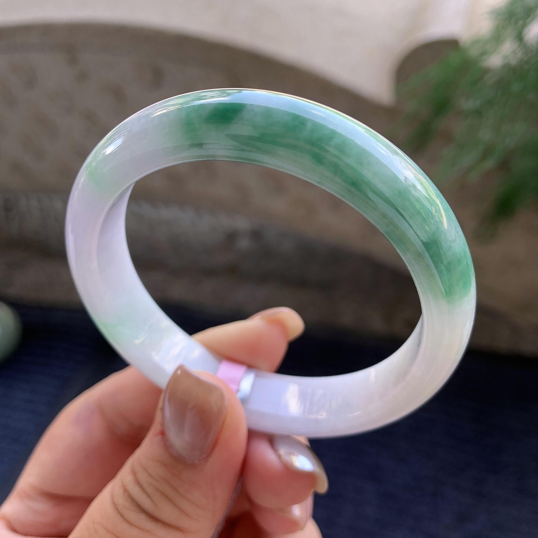 细糯种淡紫色飘绿花正圈平安镯  54.5圈口  天然缅甸A货翡翠（yc425968）