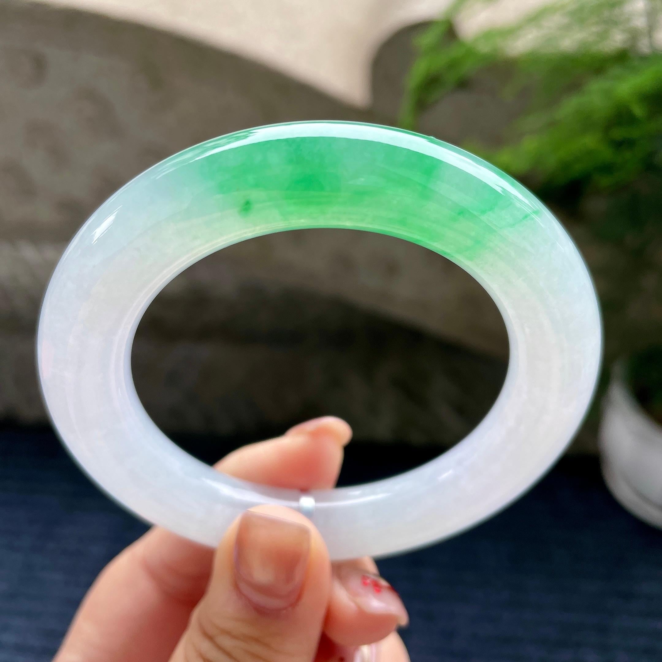 糯冰种飘阳绿圆条手镯55.5圈口 天然缅甸A货翡翠（yc350658）