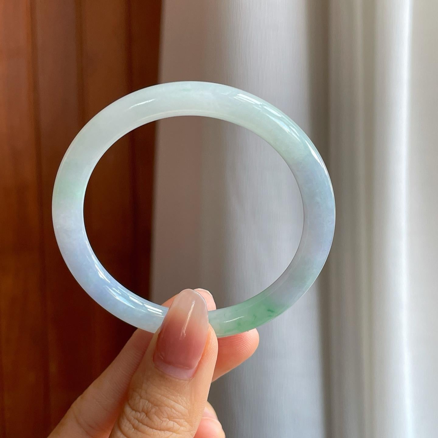 糯冰春带彩翡翠圆条手镯（53.5mm）（yc318676）