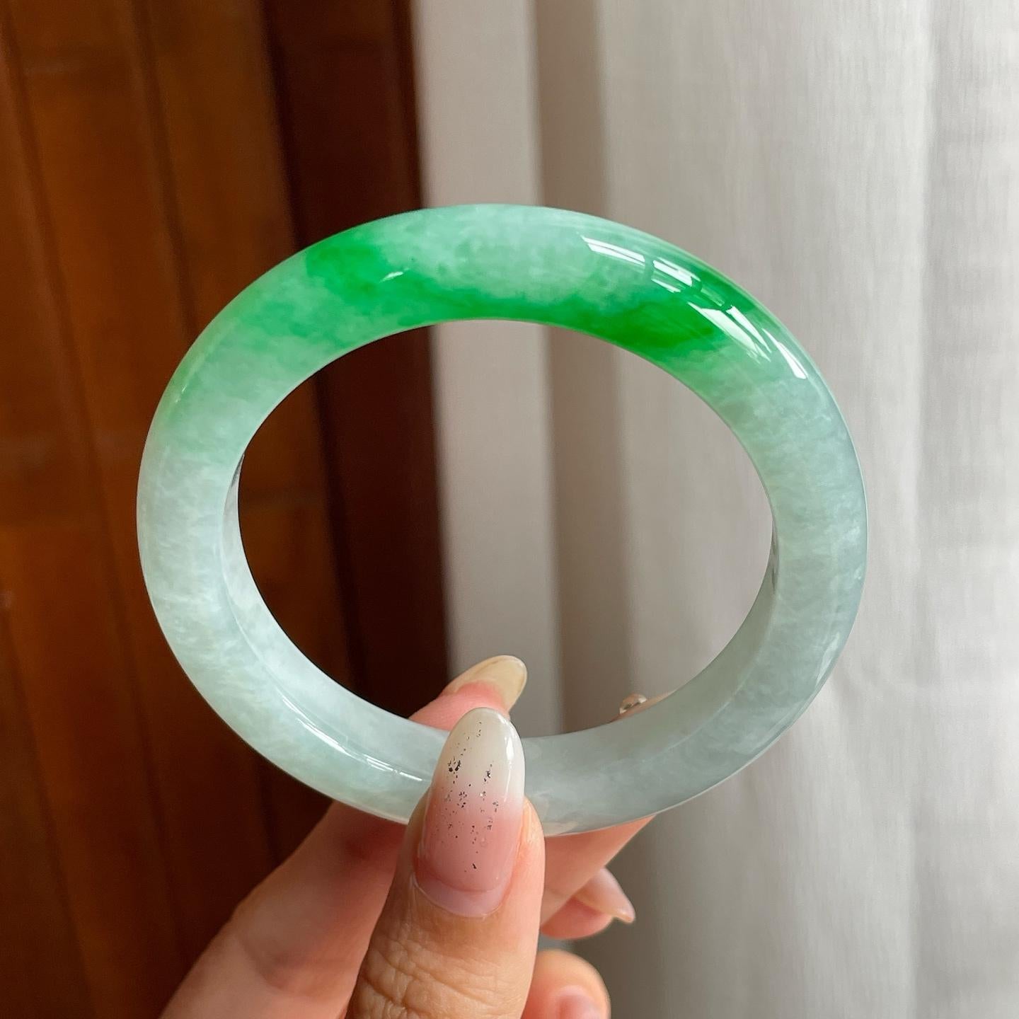 糯种白底青带色翡翠平安镯（54mm）（yc223453）