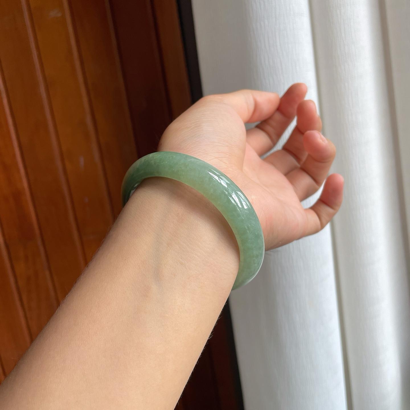 糯冰湖水绿翡翠平安镯（58mm）（yc221935）