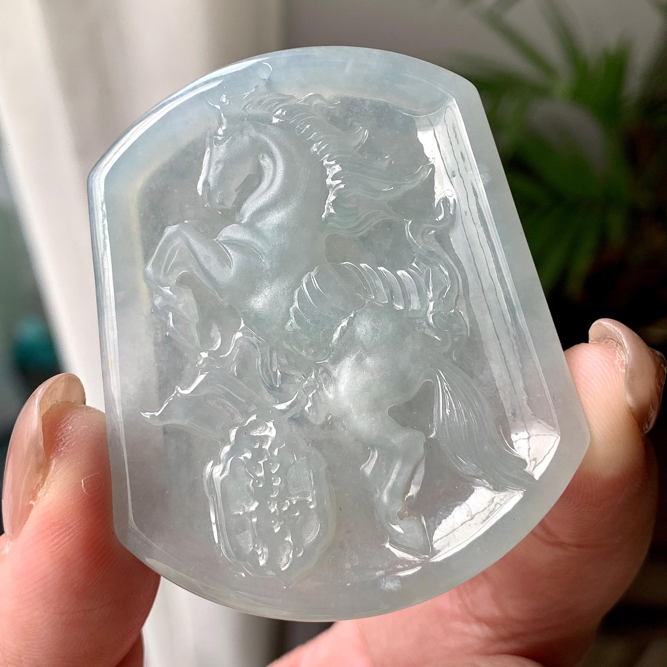 糯冰种带底色马牌挂件  天然缅甸A货翡翠（yc427815）
