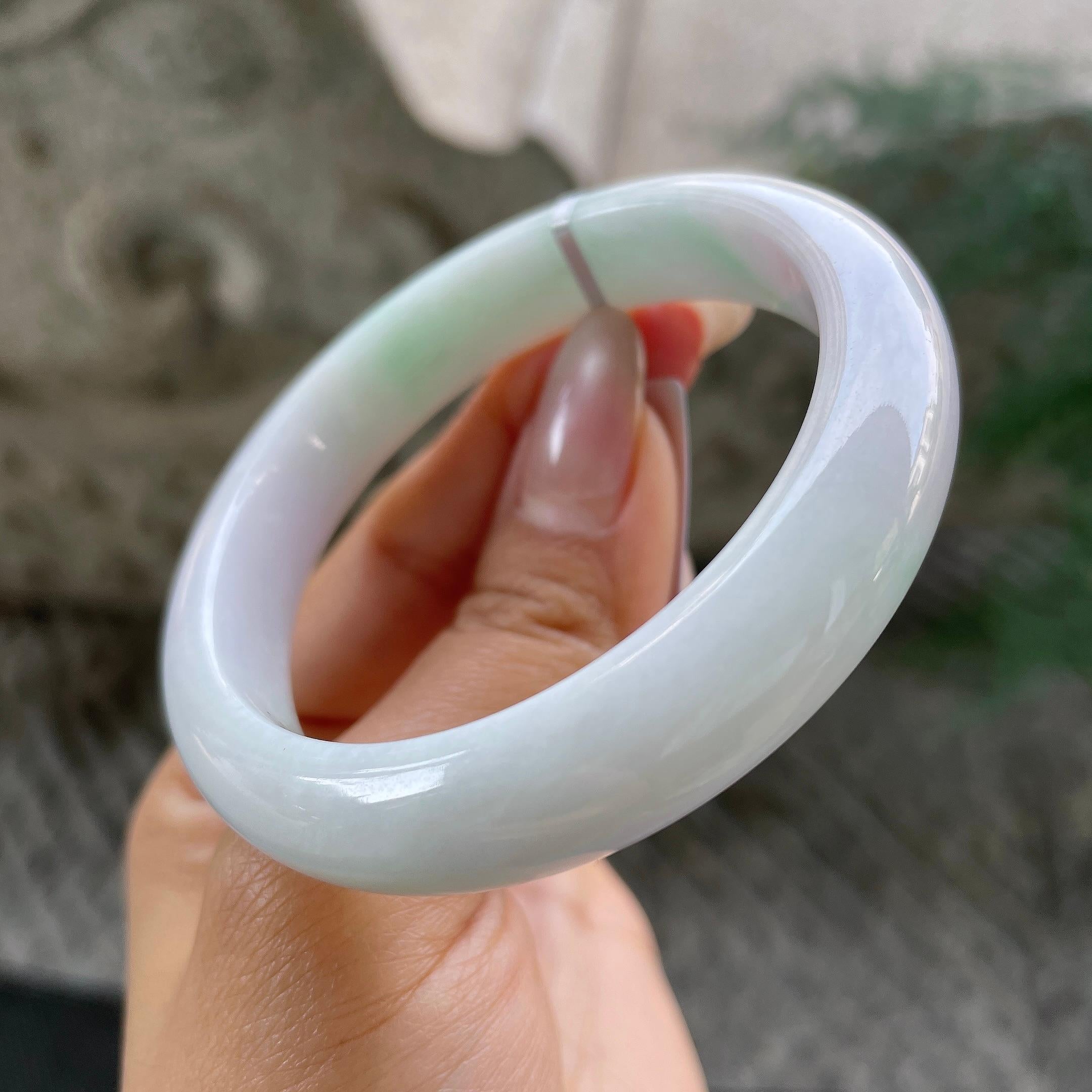 细糯种淡春彩正圈平安镯56圈    天然缅甸A货翡翠（yc351365）