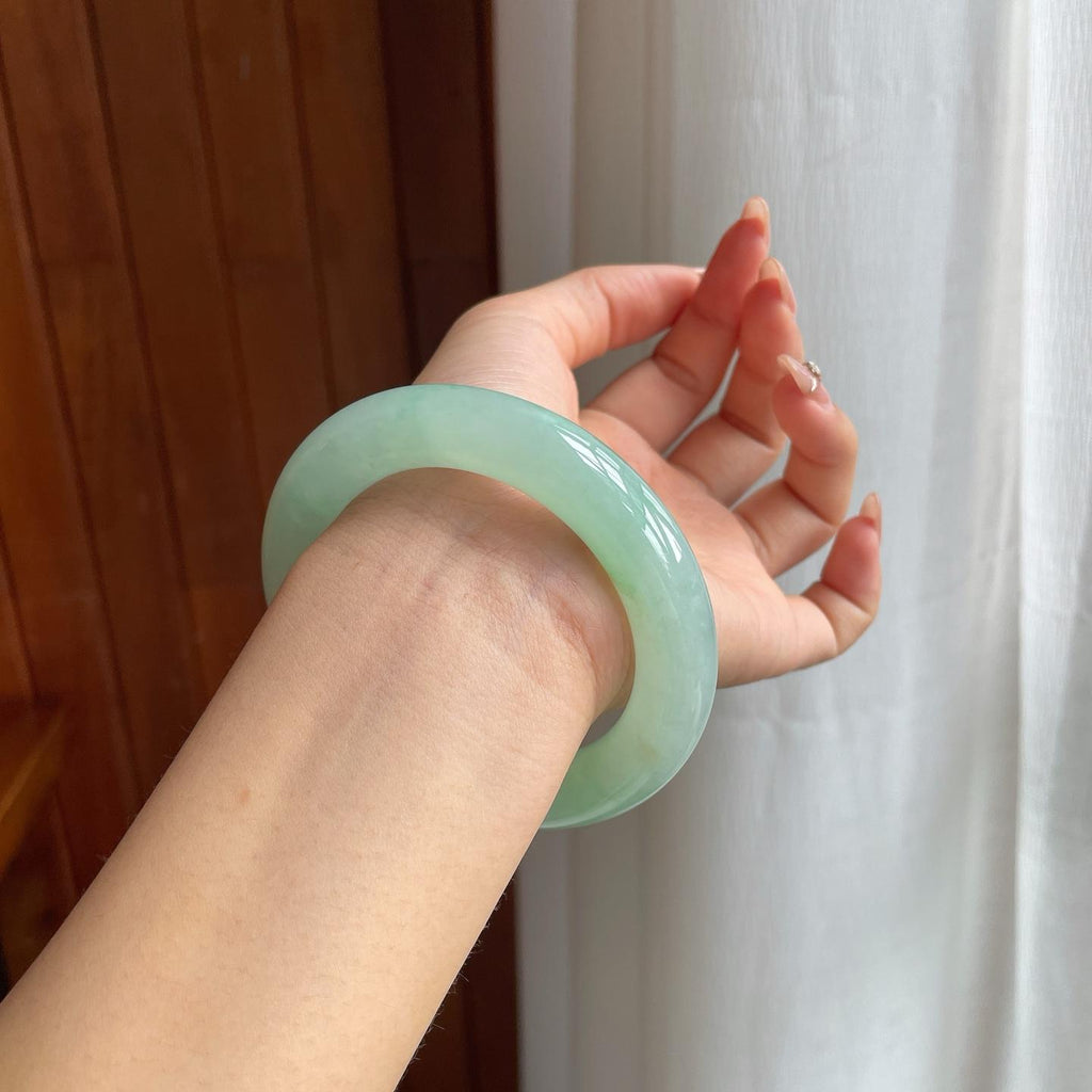 糯冰种晴底飘绿花翡翠圆条手镯（57mm）（yc198346）