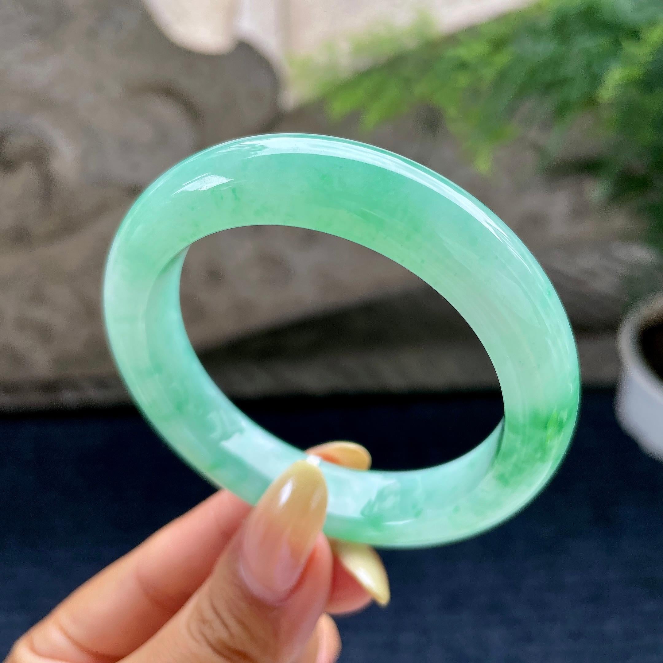 小圈口 细糯种晴底飘绿花正圈平安镯53.8圈 天然缅甸A货翡翠（yc489317）