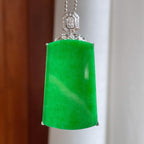 18k金镶糯冰满绿翡翠无事牌（yc244910）