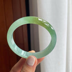 糯冰晴绿底带一抹黄翡翠平安镯（56mm）（yc254052）