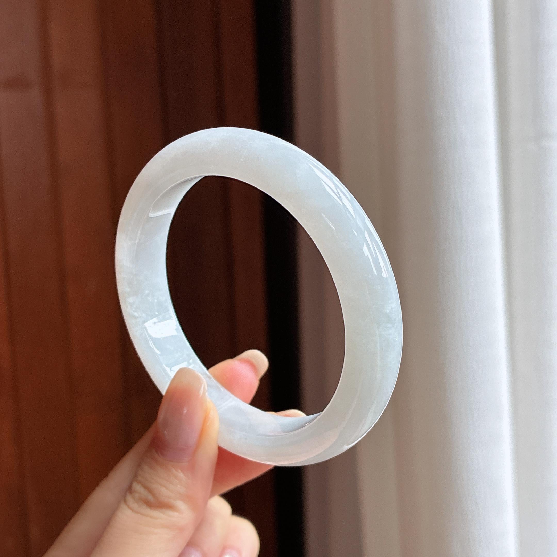 Vòng tay ngọc phỉ thúy trắng tròn đều bình an chất ngọc mịn ánh trăng 56 - Ngọc phỉ thúy tự nhiên loại A Myanmar (yc450383)