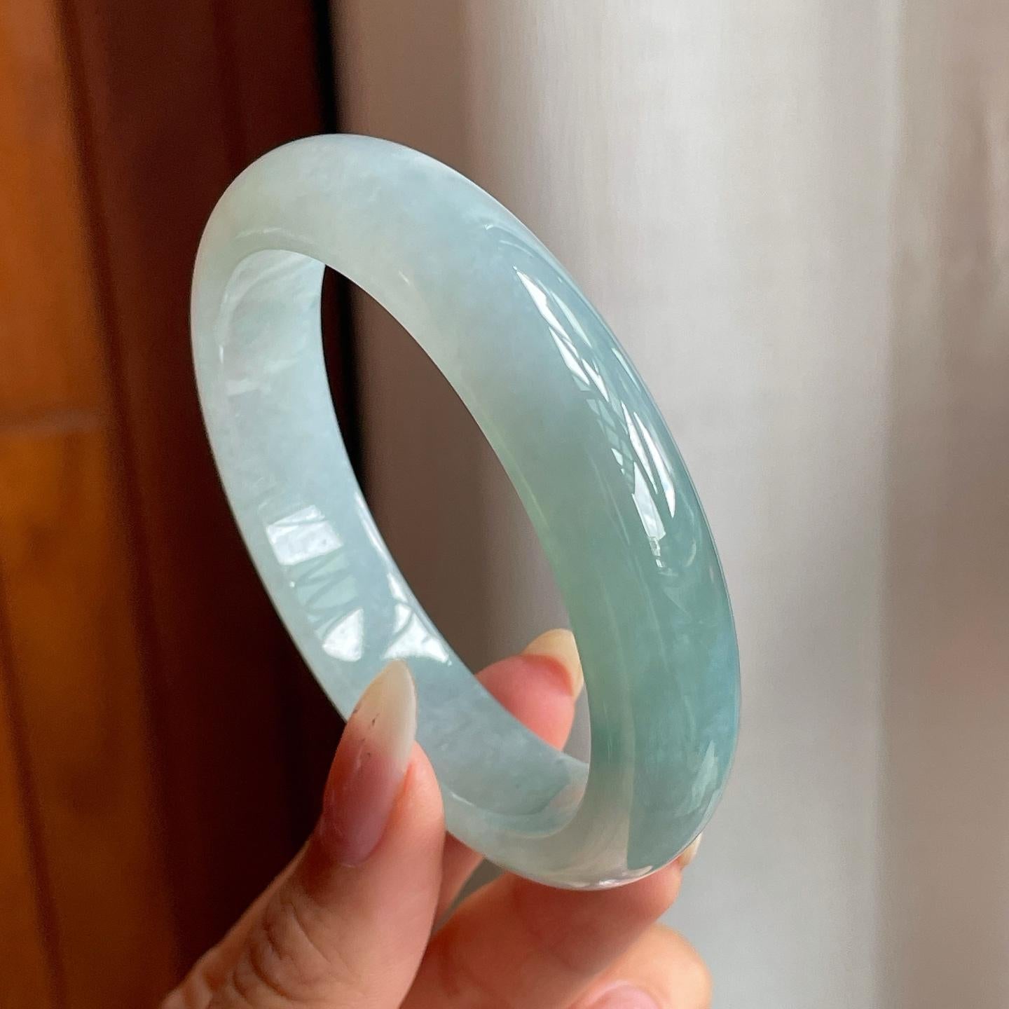 糯冰种蓝晴底翡翠平安镯（57.7mm）（yc216823）