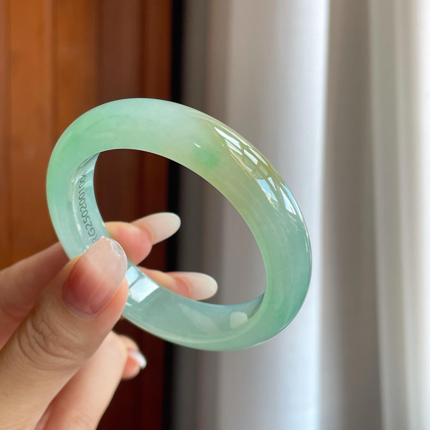 冰种晴绿底飘黄翡翠平安镯（51mm）（yc264133）