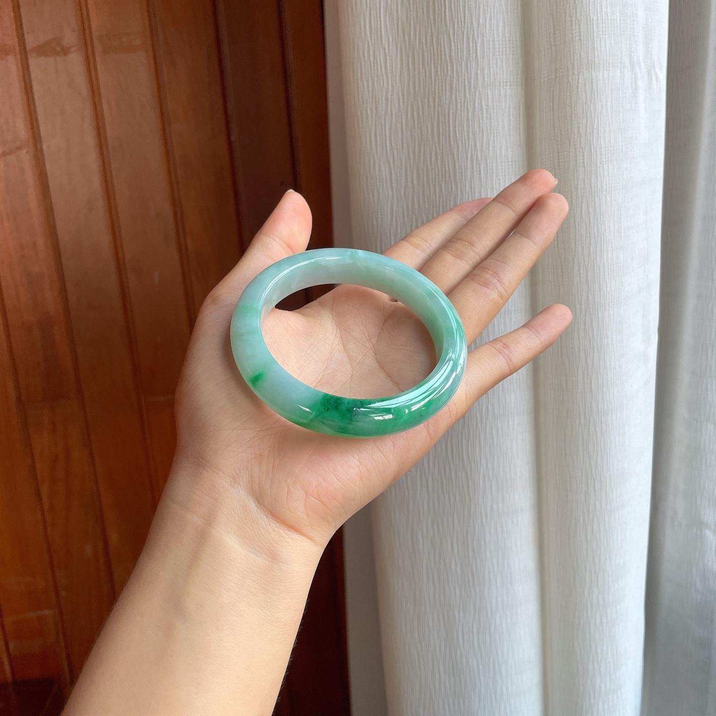 糯冰带色翡翠平安镯（60.8mm）（yc400169）