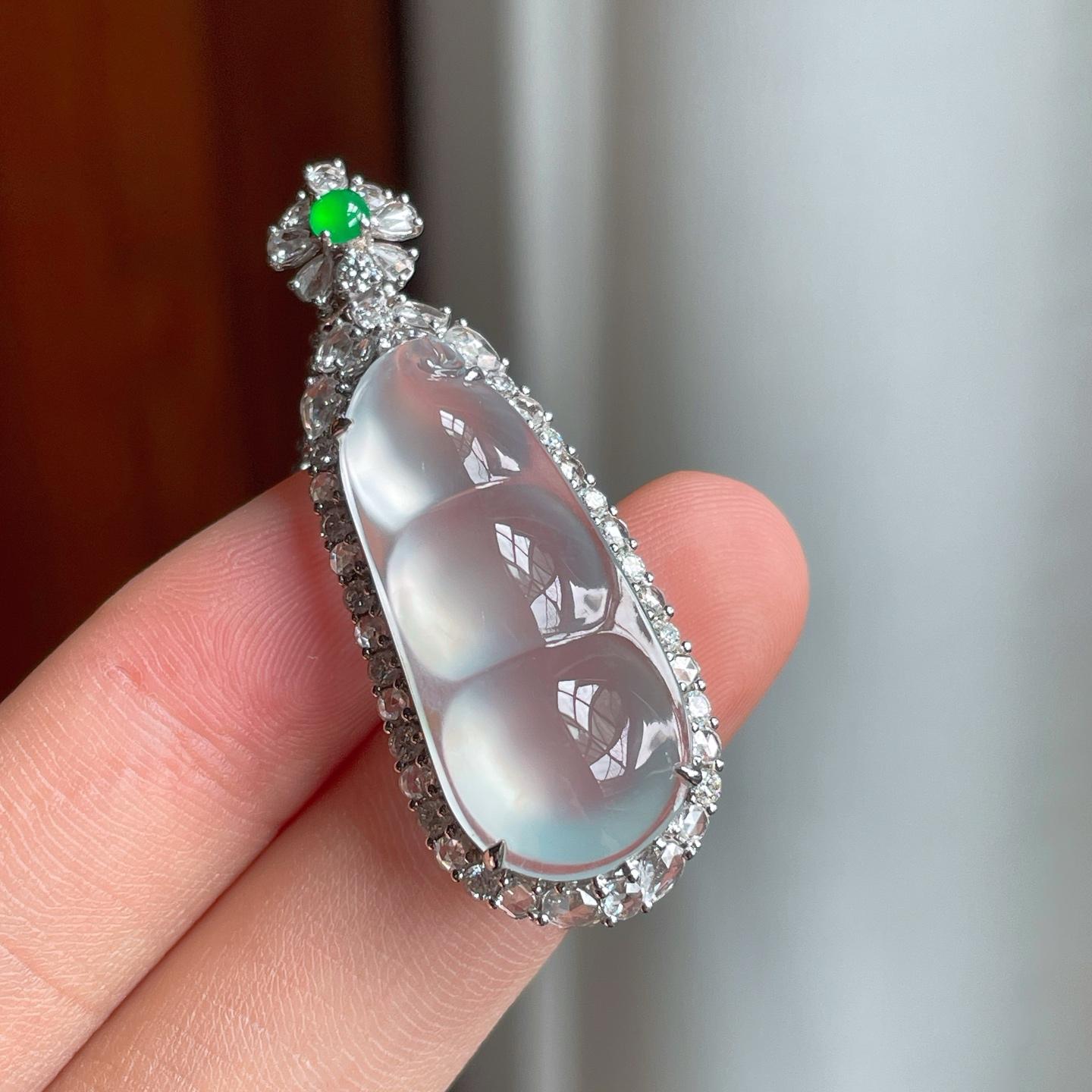 18k金镶冰种无色翡翠豆子（yc250570）