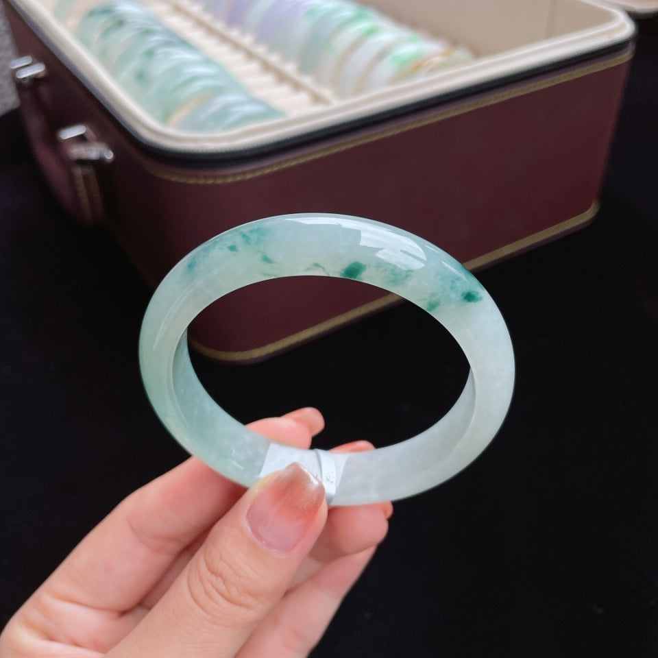 糯冰飘花正圈翡翠手镯（56mm）（yc017399）
