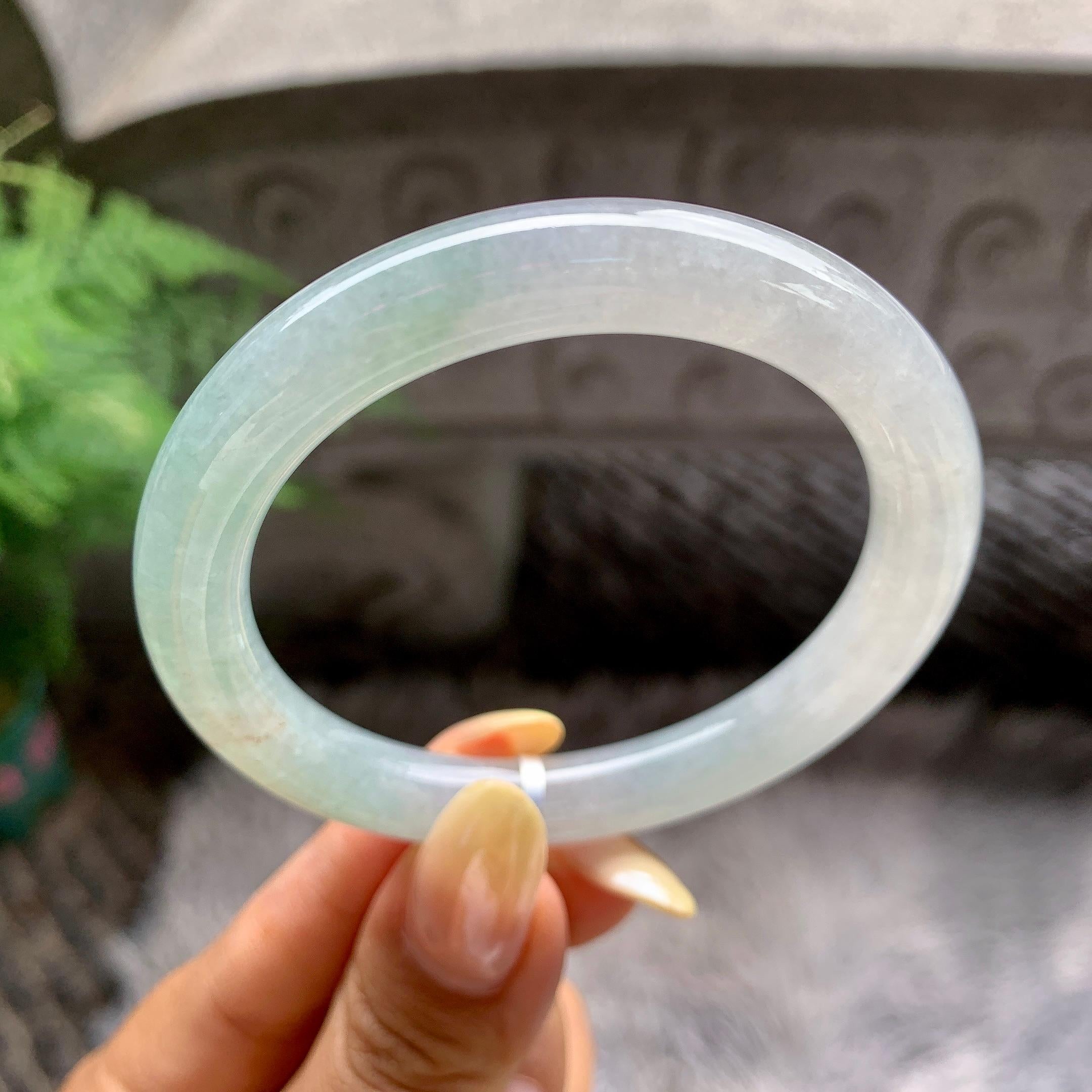 细糯种淡晴水飘黄翡圆条手镯53.5圈 天然缅甸A货翡翠（yc481910）