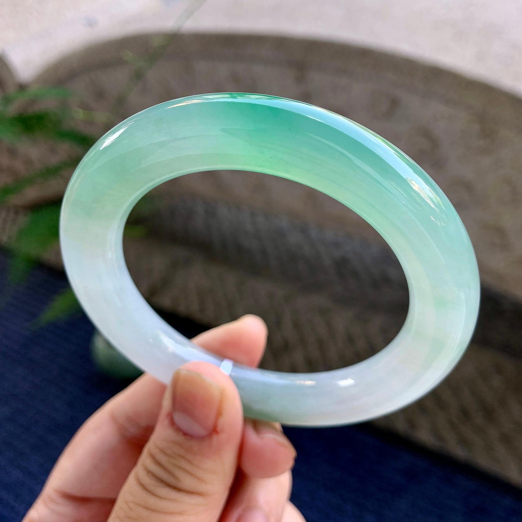 糯冰种飘绿圆条手镯（58.4mm）（yc243440）