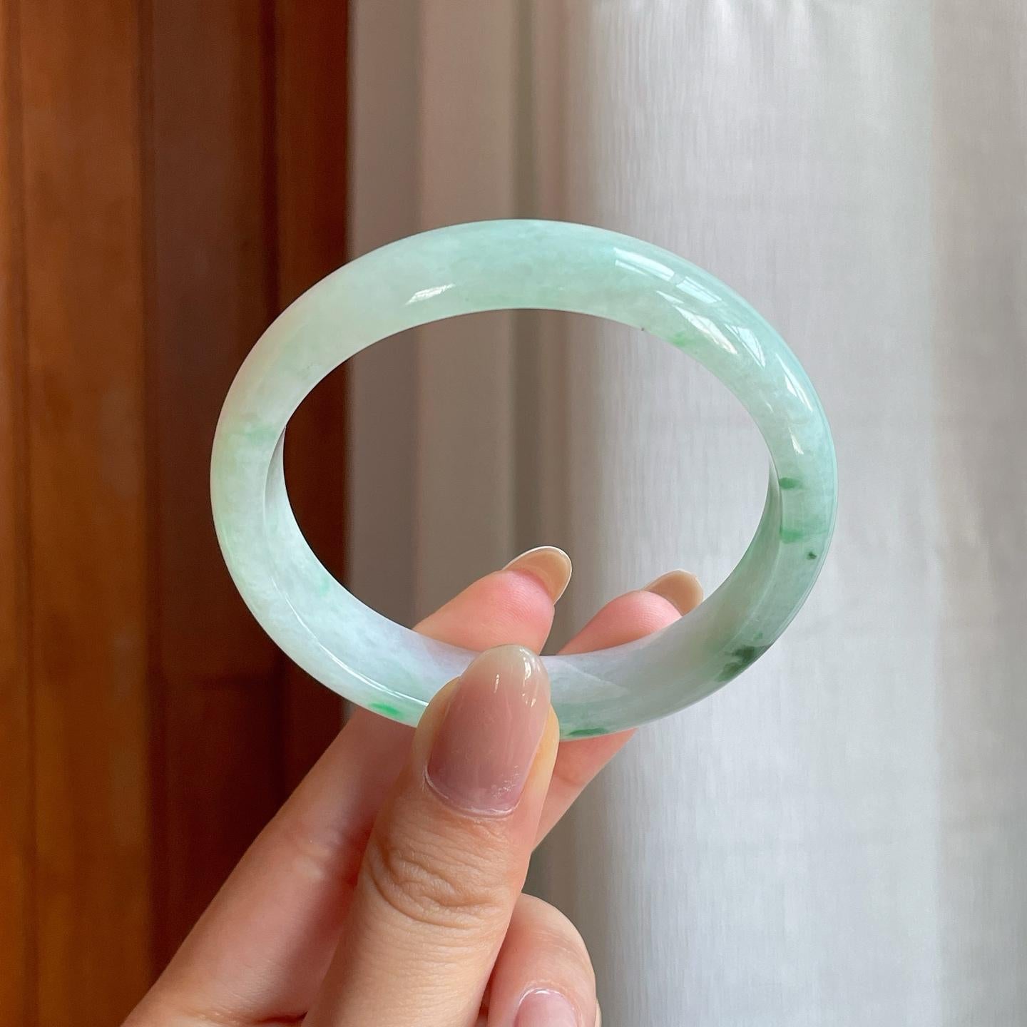 糯冰飘花翡翠贵妃镯（56mm)（yc374701）