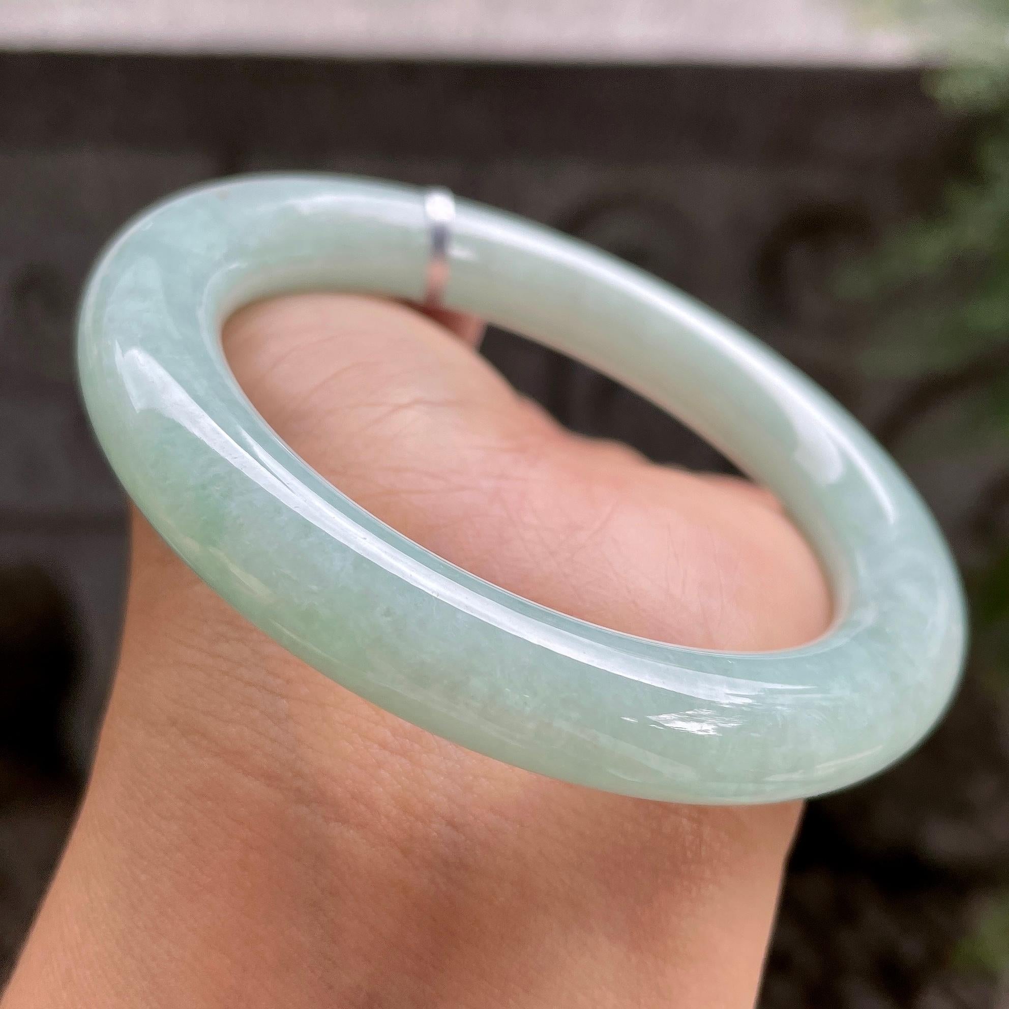 细糯种晴底圆条手镯56.6圈      天然缅甸A货翡翠（yc383138）