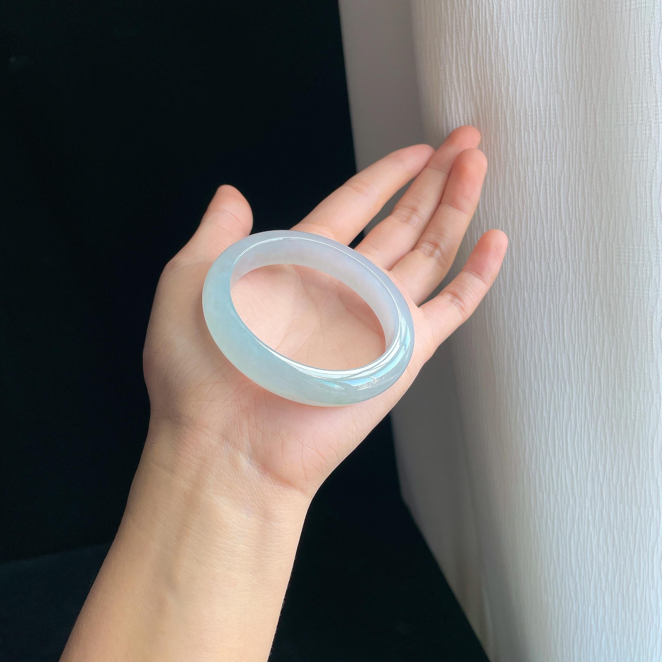 冰种淡底色翡翠贵妃镯（55mm)（yc334672）