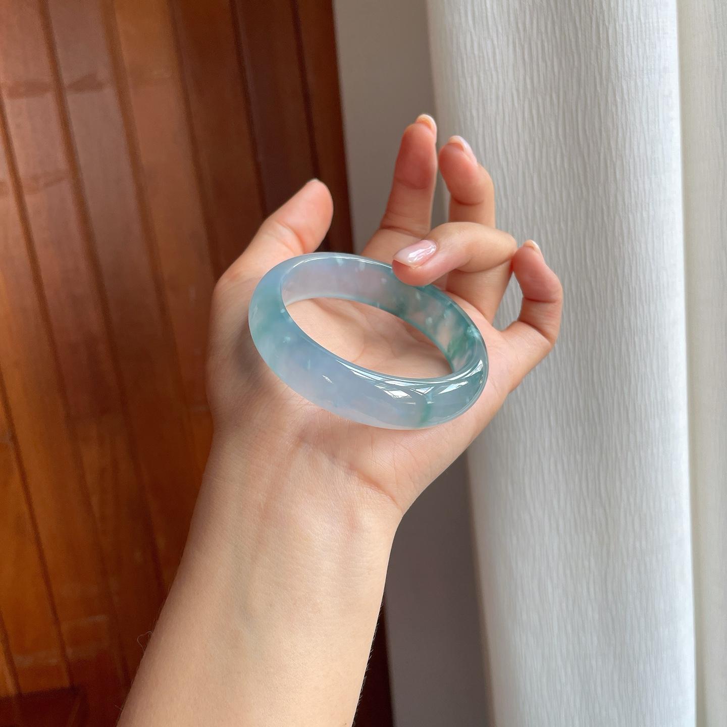 冰玻种蓝晴飘花宽版翡翠平安镯（54.4mm)（yc382850）
