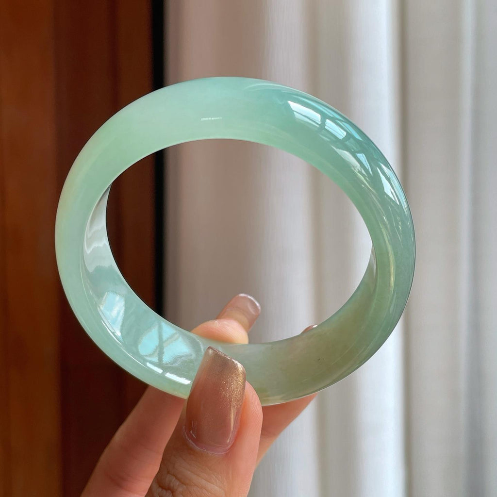 糯冰晴底宽版翡翠平安镯（55.7mm）（yc373870）