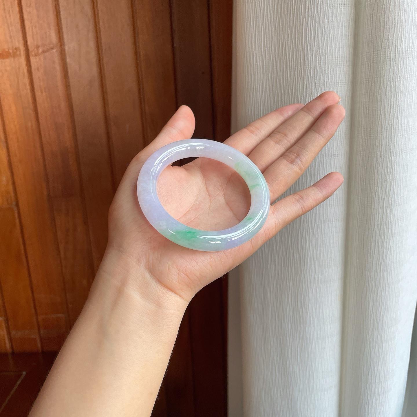糯冰春带彩翡翠圆条手镯（55.7mm）（yc408406）