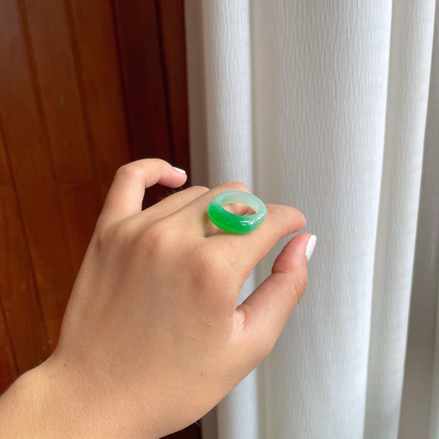 冰种阳绿翡翠戒圈（yc249147）