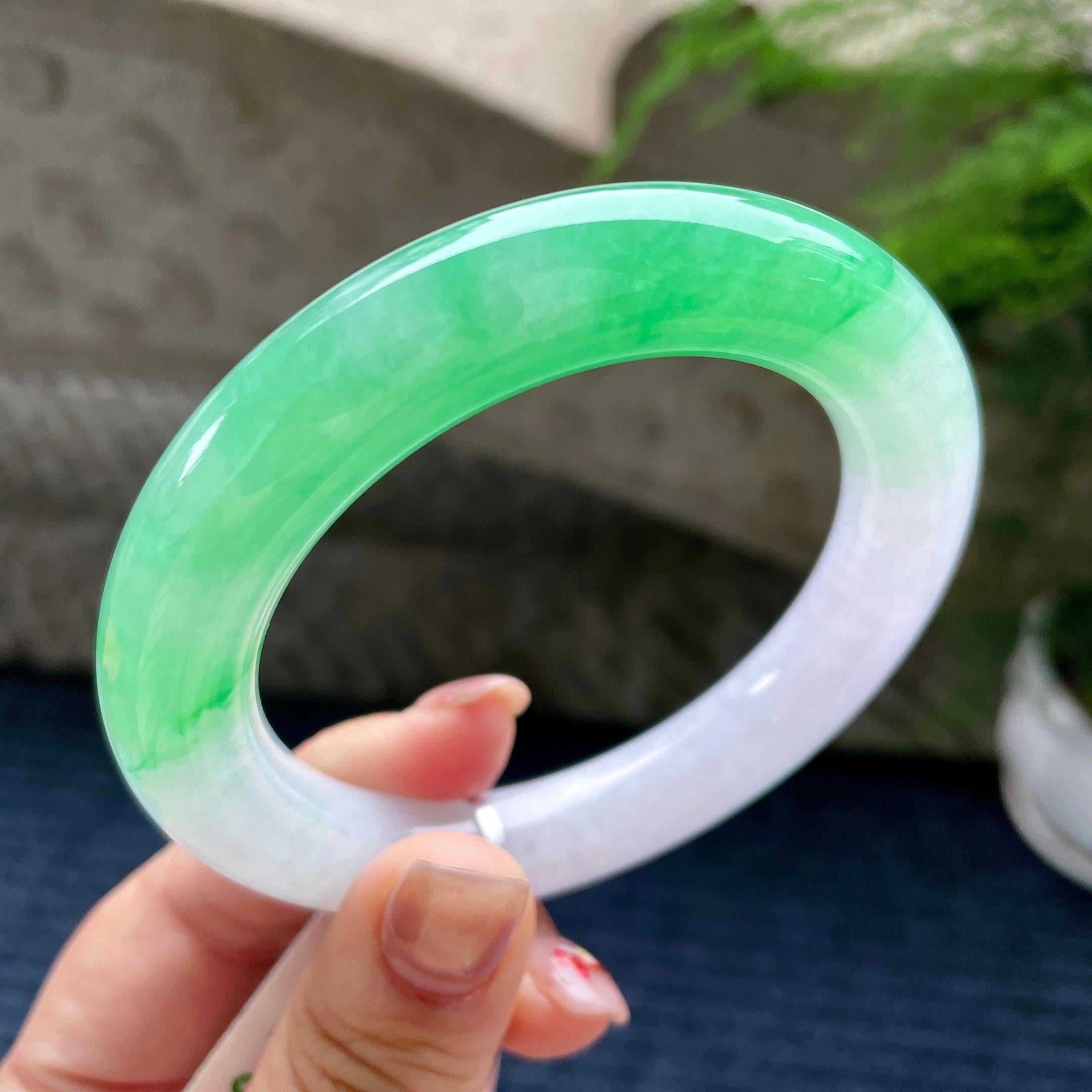 大圈口 糯冰种淡春彩阳绿圆条手镯59.2圈口 天然缅甸A货翡翠（yc350656）