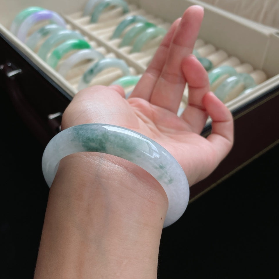 糯冰正圈飘花翡翠手镯（56mm）（yc016631）