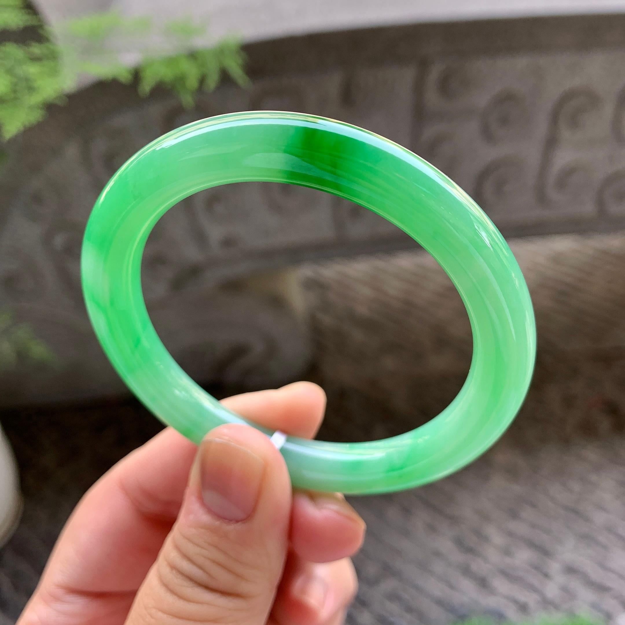 细糯种飘阳绿圆条手镯（54mm）