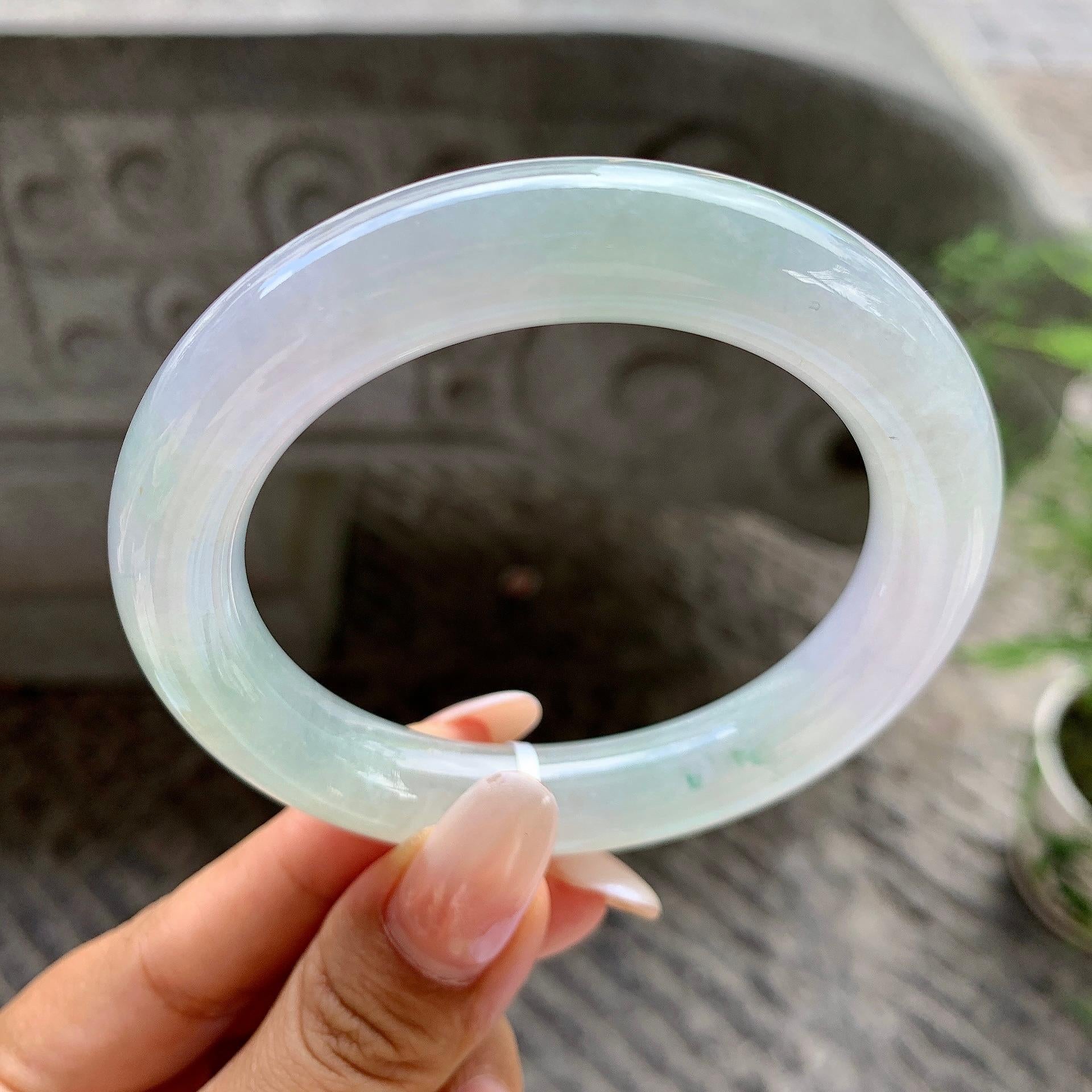 糯冰种淡春彩圆条手镯（56mm）（yc202367）