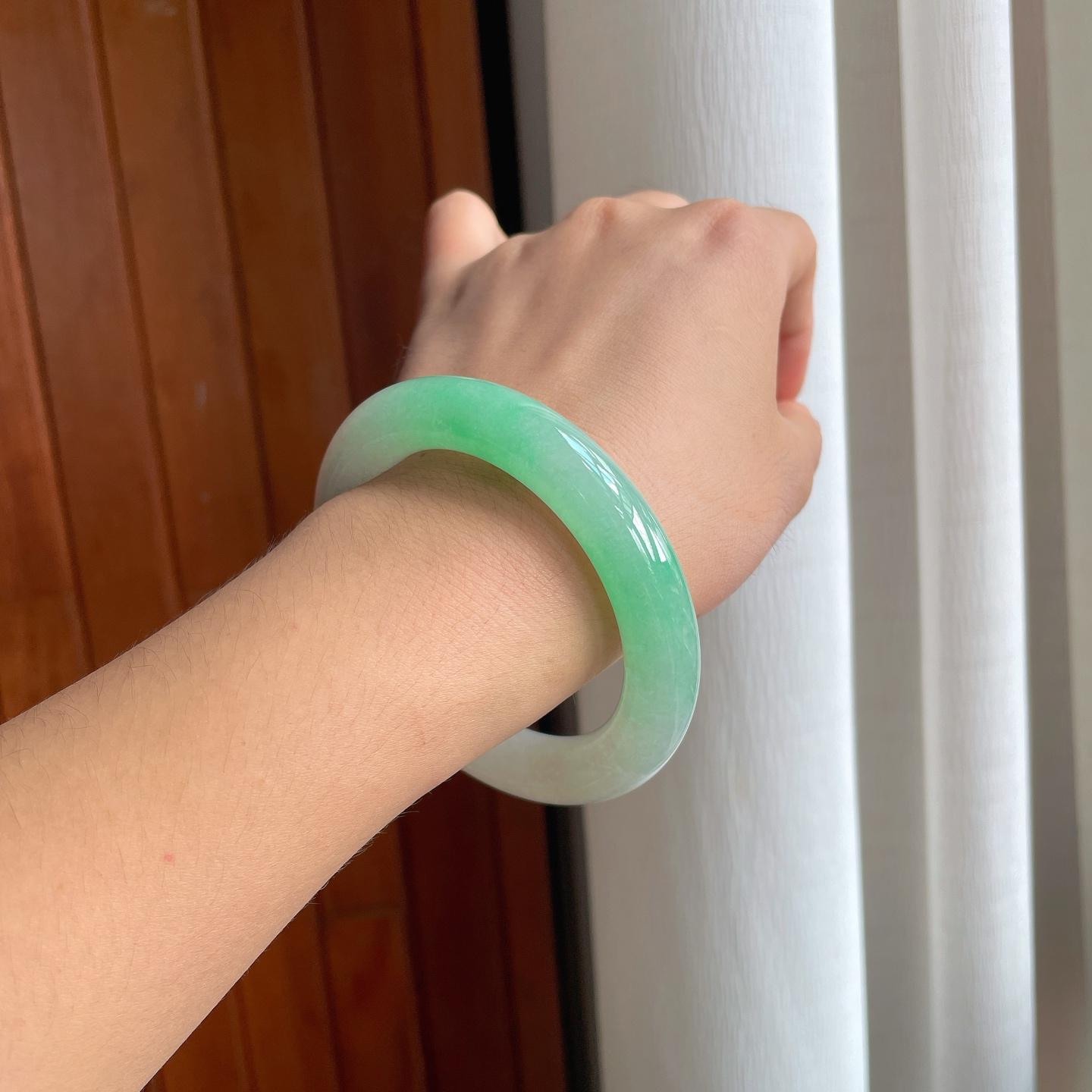 糯冰带色圆条翡翠手镯（58mm）（yc238188）