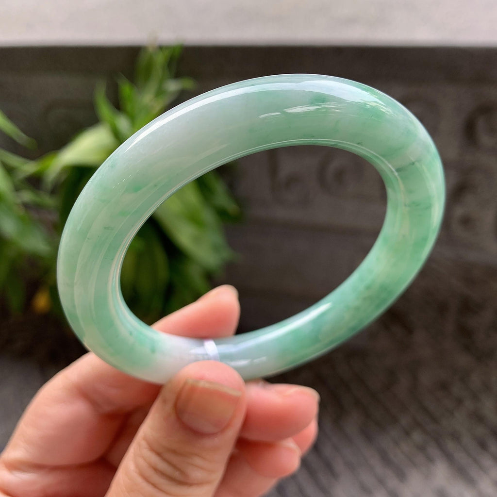 细糯种飘绿花圆条手镯55.7圈口 天然缅甸A货翡翠（yc332530）