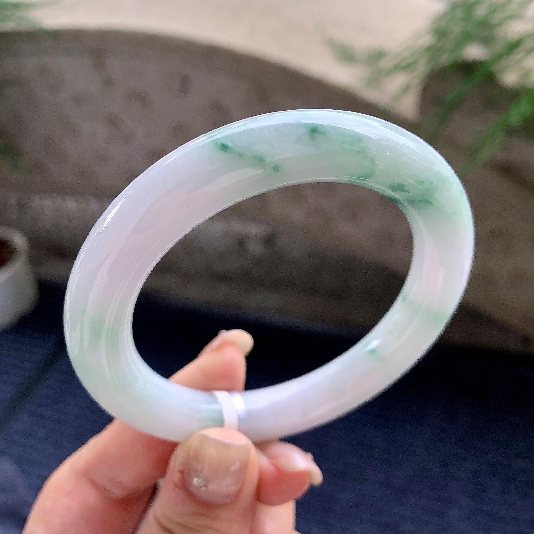 细糯种飘绿花圆条手镯 55.4圈口 天然缅甸A货翡翠（yc464098）