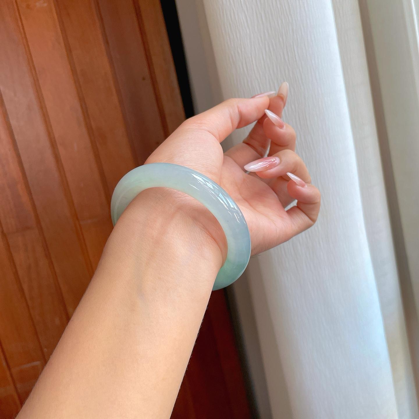 冰种湖水绿翡翠圆条手镯（55.5mm）（yc267500）