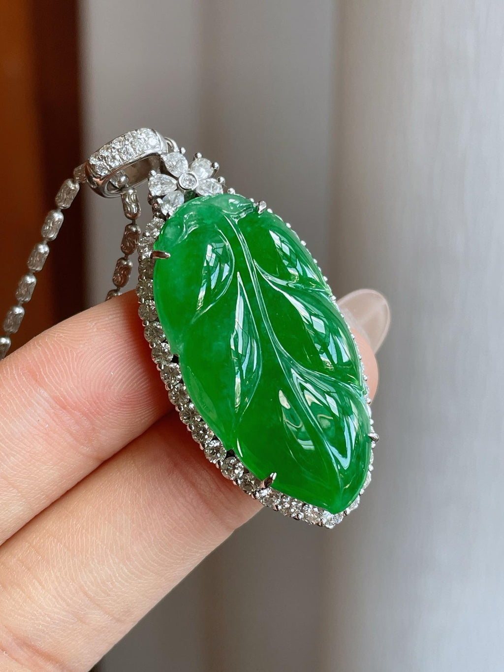 18k金镶糯冰满绿翡翠叶子（yc241723）