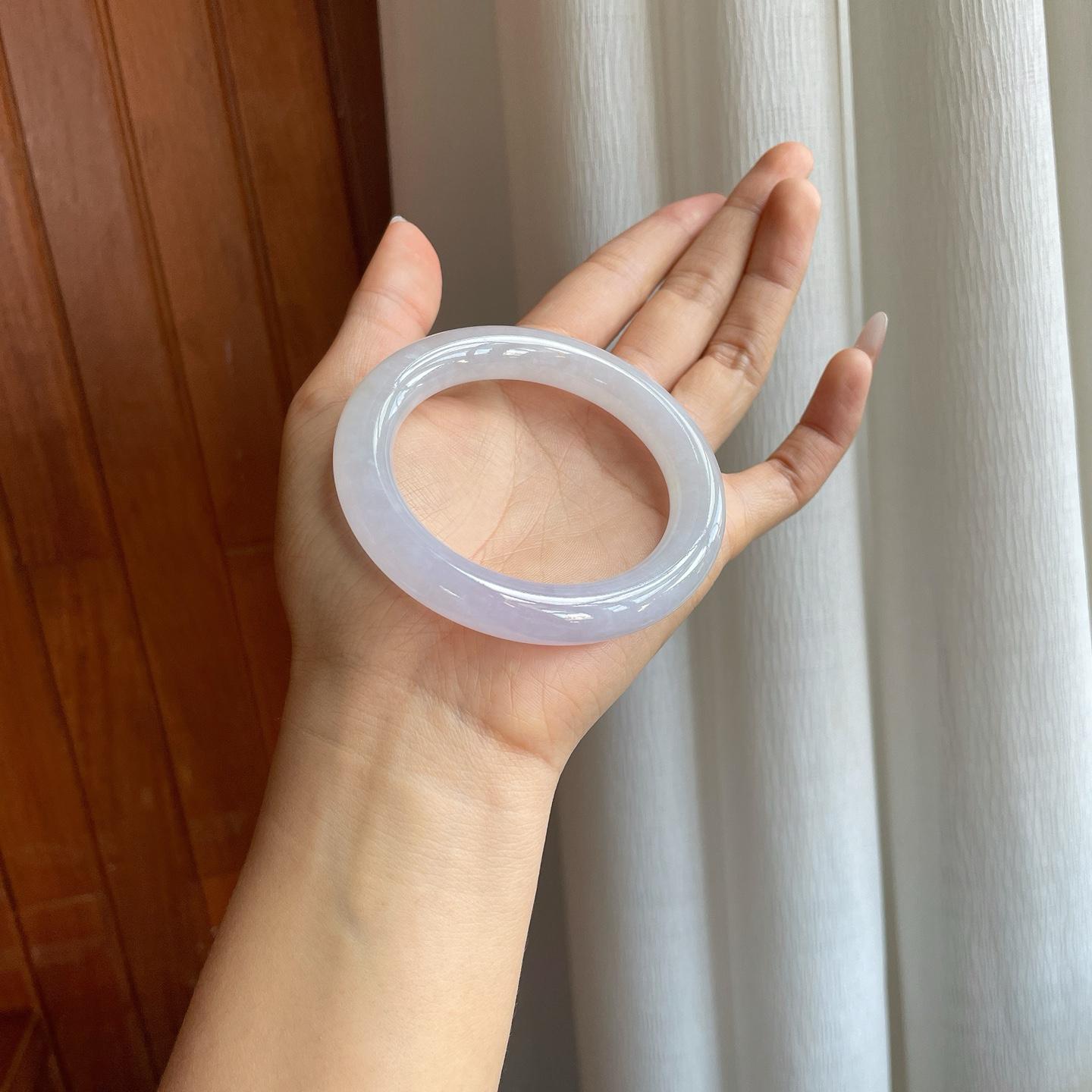 冰种淡春底圆条翡翠手镯（56mm）（yc312939）