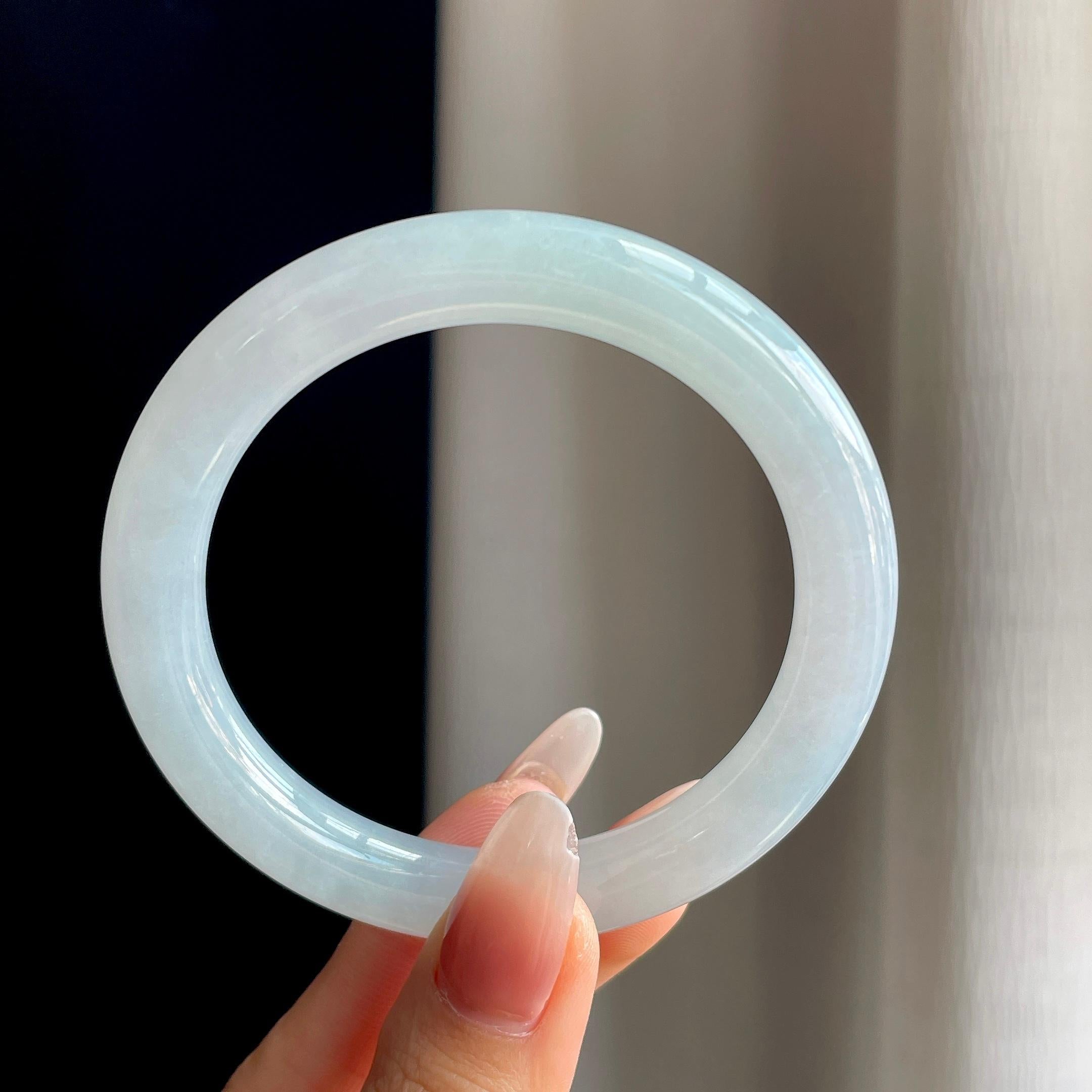 冰种淡底色翡翠圆条手镯（57.2mm）（yc303060）